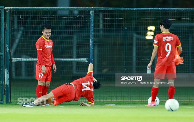 3 tuyển thủ Việt Nam phải tập ri&ecirc;ng, lo lắng nhất trường hợp của Tuấn Anh - Ảnh 1.