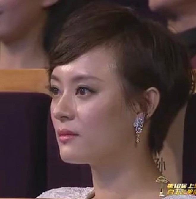 Màn trao cúp Thị hậu drama nhất Bạch Ngọc Lan 2012: Chân Hoàn - Tôn Lệ sượng trân vì hụt giải, Lưu Thi Thi có biểu cảm kinh điển - Ảnh 4.