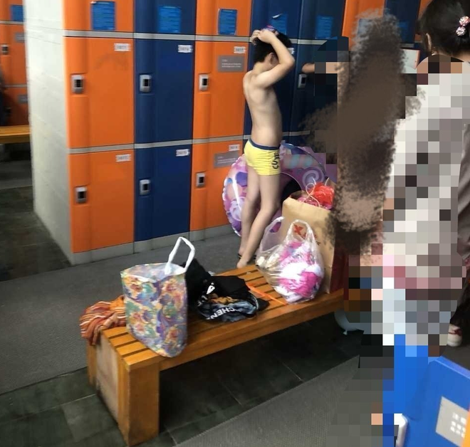 Người mẹ dẫn con trai 10 tuổi vào nhà tắm nữ, còn ngụy biện nó còn nhỏ, biết cái gì, cách giải quyết của ban quản lý càng khó hiểu - Ảnh 1. Người mẹ dẫn con trai 10 tuổi vào nhà tắm nữ, còn ngụy biện nó còn nhỏ, biết cái gì, cách giải quyết của ban quản lý càng khó hiểu - Ảnh 1.