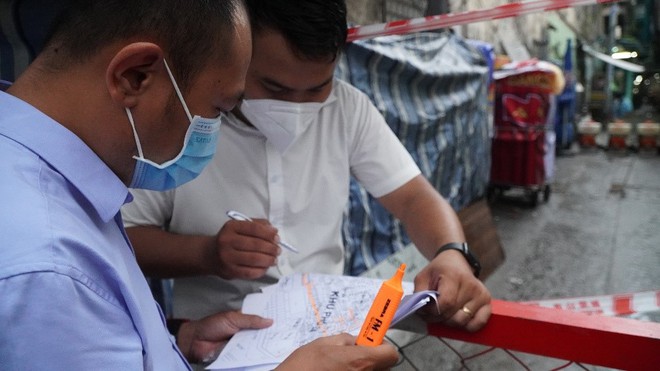 NÓNG: TP.HCM thêm 4 ca mắc Covid-19 ở quận 1, khẩn trương khoanh vùng truy vết - Ảnh 1. NÓNG: TP.HCM thêm 4 ca mắc Covid-19 ở quận 1, khẩn trương khoanh vùng truy vết - Ảnh 1.
