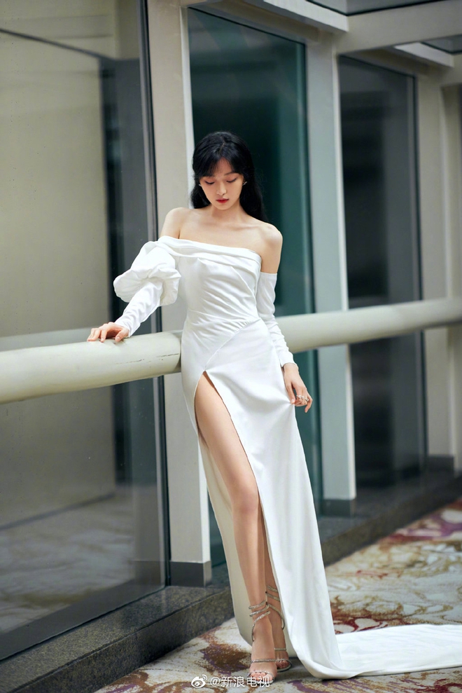 Dàn sao đổ bộ lễ trao giải Bạch Ngọc Lan: Cúc Tịnh Y đẹp như tiên tử, đè bẹp Nghê Ni - Quan Hiểu Đồng khoe vòng 1 hết cỡ - Ảnh 21. Dàn sao đổ bộ lễ trao giải Bạch Ngọc Lan: Cúc Tịnh Y đẹp như tiên tử, đè bẹp Nghê Ni - Quan Hiểu Đồng khoe vòng 1 hết cỡ - Ảnh 21.