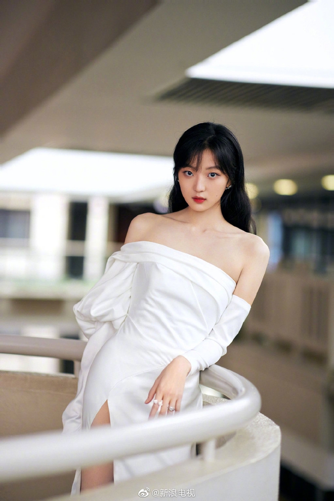 Dàn sao đổ bộ lễ trao giải Bạch Ngọc Lan: Cúc Tịnh Y đẹp như tiên tử, đè bẹp Nghê Ni - Quan Hiểu Đồng khoe vòng 1 hết cỡ - Ảnh 22. Dàn sao đổ bộ lễ trao giải Bạch Ngọc Lan: Cúc Tịnh Y đẹp như tiên tử, đè bẹp Nghê Ni - Quan Hiểu Đồng khoe vòng 1 hết cỡ - Ảnh 22.