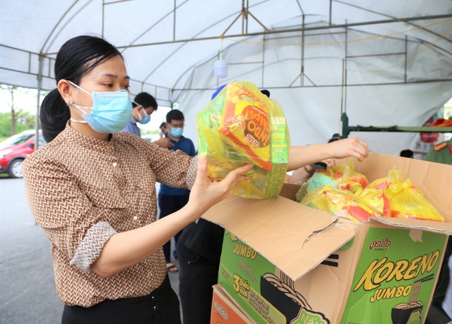 Sẽ mang s&aacute;ch v&agrave;o ph&ograve;ng c&aacute;ch ly cho 30 học sinh tiểu học - Ảnh 3.