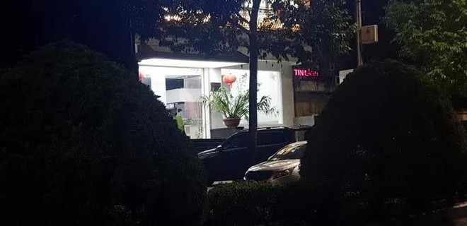 N&oacute;ng: Nh&oacute;m người tạm tr&uacute; tại Thẩm mỹ viện Minh Ch&acirc;u Asian Luxury hỗn chiến, 2 người nhập viện - Ảnh 2.