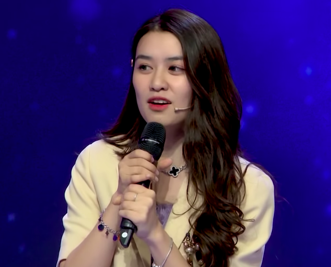 Nữ chính cục súc nhất Tỏ Tình Hoàn Mỹ lộ diện: Chấn chỉnh dàn soái ca dám làm việc riêng khi ghi hình! - Ảnh 1.