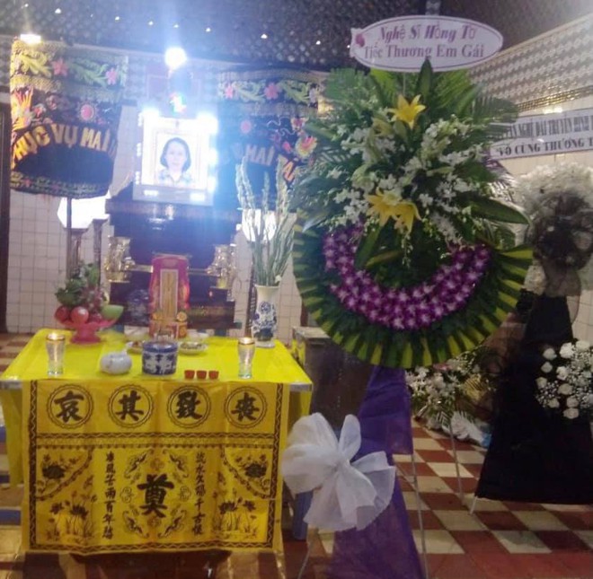 BTV Cẩm Liên qua đời vì ung thư thận, NS Hồng Vân và Lê Giang đau lòng, nghệ sĩ xót xa vì cảnh vắng lặng tại tang lễ - Ảnh 9.