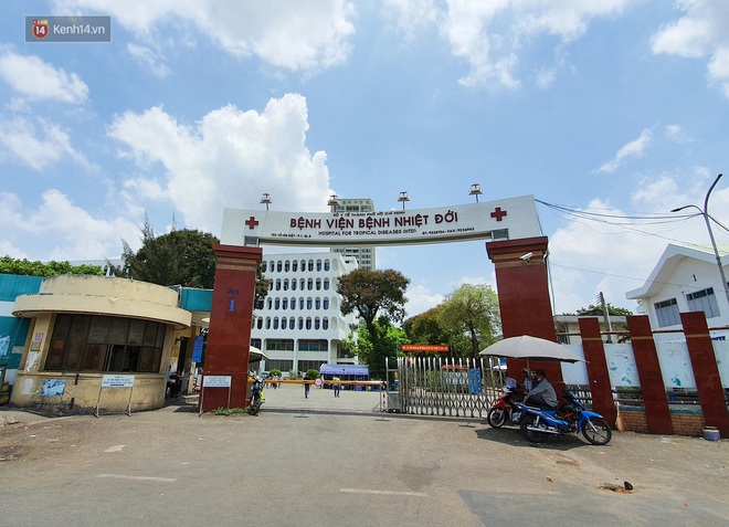 Tạm thời phong tỏa BV Bệnh Nhiệt đới TP.HCM vì có 3 nhân viên dương tính SARS-CoV-2 - Ảnh 1. Tạm thời phong tỏa BV Bệnh Nhiệt đới TP.HCM vì có 3 nhân viên dương tính SARS-CoV-2 - Ảnh 1.
