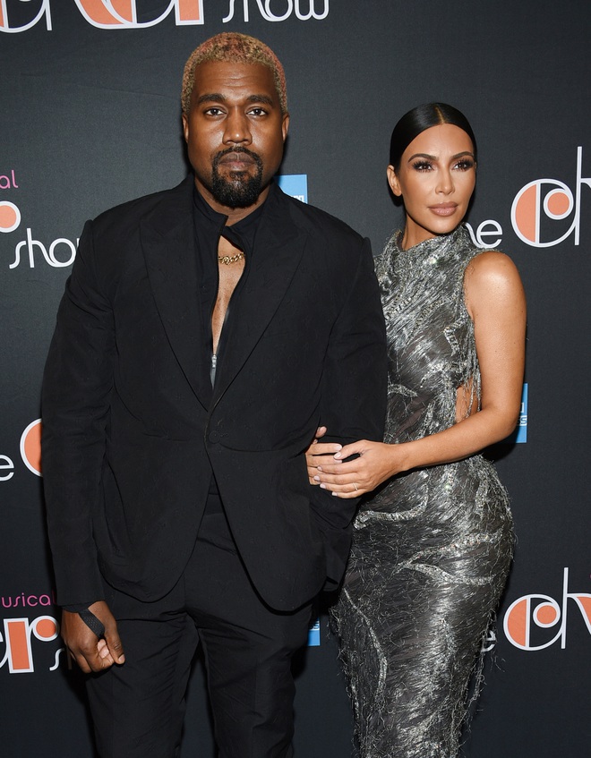 Vừa bị khui hẹn hò siêu mẫu Irina Shayk, Kanye West đã bị soi có động thái dứt tình phũ phàng với Kim và nhà vợ cũ? - Ảnh 2.