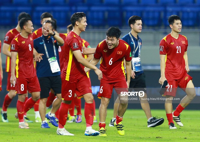Xu&acirc;n Trường nổi n&oacute;ng với Văn Hậu v&igrave; cản đường đi b&oacute;ng - Ảnh 10.