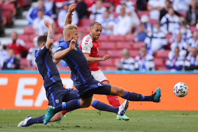 Kiên cường gượng dậy sau sự cố kinh hoàng, Đan Mạch lại thua đau Phần Lan dù được đá penalty - Ảnh 2.