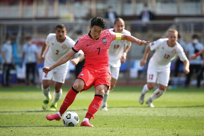 Nóng: Siêu sao Son Heung-min ghi bàn, Hàn Quốc giúp Việt Nam rộng cửa đi tiếp ở vòng loại World Cup 2022 - Ảnh 1.