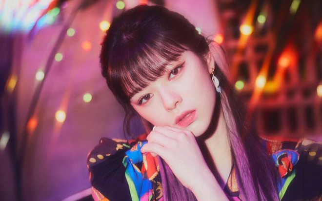 Jeongyeon (TWICE) tr&igrave;nh diễn mệt mỏi, quay video đơ cứng qu&ecirc;n b&agrave;i, nhưng netizen b&ecirc;nh hết lời v&igrave; loạt biến cố - Ảnh 3.
