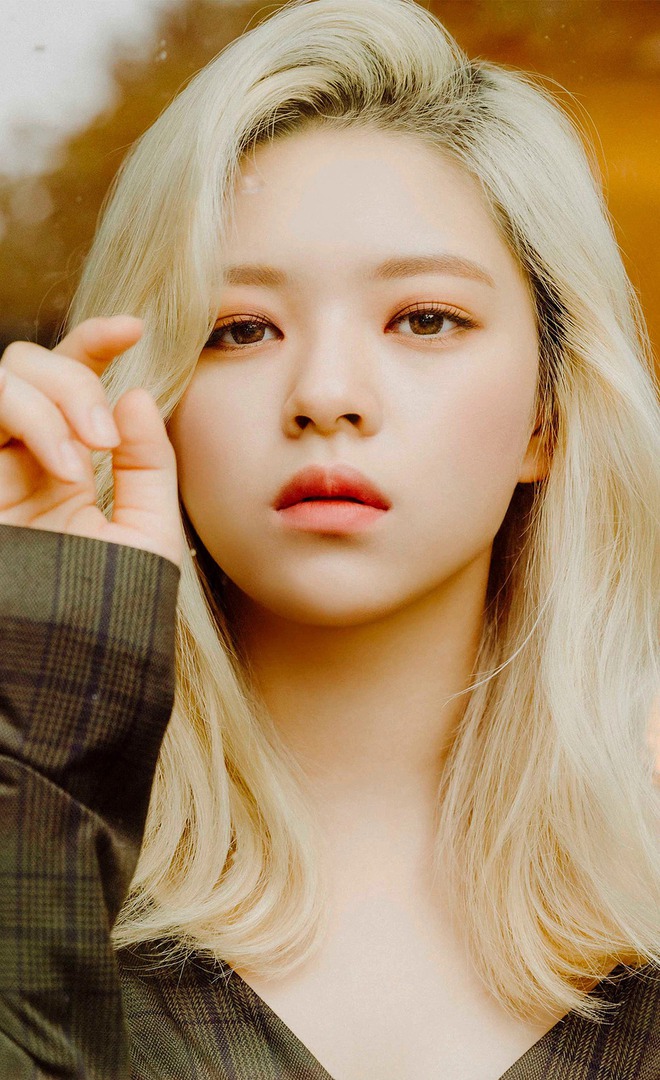 Jeongyeon (TWICE) tr&igrave;nh diễn mệt mỏi, quay video đơ cứng qu&ecirc;n b&agrave;i, nhưng netizen b&ecirc;nh hết lời v&igrave; loạt biến cố - Ảnh 9.
