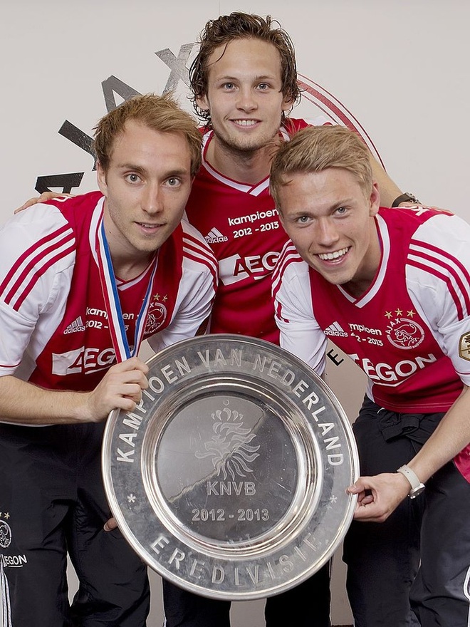  Đồng cảm với Eriksen, tuyển thủ Hà Lan từng 2 lần bị ngừng tim bưng mặt khóc nức nở khi thi đấu tại Euro  - Ảnh 3.
