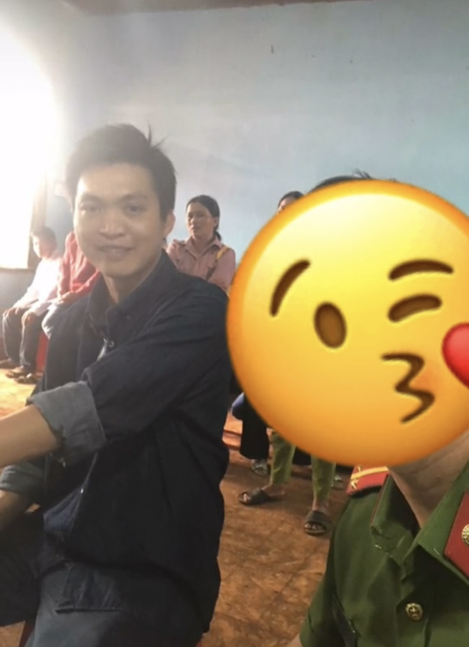 Khoảnh khắc: Công Phượng cùng đồng đội đi làm căn cước công dân, riêng Xuân Trường mặt căng hơn cả lúc đá bóng - Ảnh 4. Khoảnh khắc: Công Phượng cùng đồng đội đi làm căn cước công dân, riêng Xuân Trường mặt căng hơn cả lúc đá bóng - Ảnh 4.