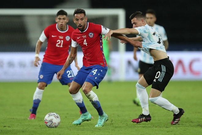 Argentina bất lực để Chile cầm hòa trong ngày Messi lập siêu phẩm đá phạt - Ảnh 4.