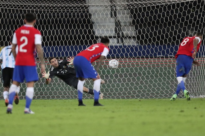 Argentina bất lực để Chile cầm hòa trong ngày Messi lập siêu phẩm đá phạt - Ảnh 6.