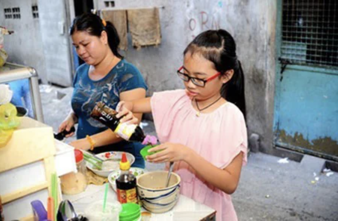 Phương Mỹ Chi: Cô bé sống ở nhà cấp 4 cùng gia đình 14 người, hát đám ma giá 100 nghìn đến sao nhí đổi đời sau giải tiền tỷ - Ảnh 4.