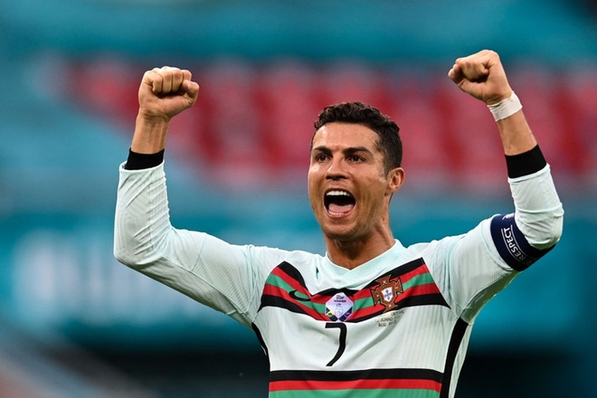 Ronaldo phá liên tiếp 3 kỷ lục vĩ đại nhất lịch sử Euro chỉ sau 1 trận đấu - Ảnh 2.