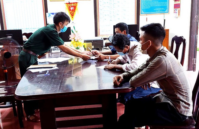 Vụ kho b&aacute;u dưới đ&aacute;y biển Quảng B&igrave;nh: Số tiền bị ch&igrave;m c&aacute;ch đ&acirc;y 200 năm - Ảnh 1.