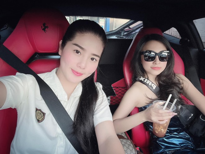 Gái đẹp mặc áo màu gì lái siêu xe màu đó chia sẻ khái niệm bình yên của giới siêu giàu - Ảnh 4. Gái đẹp mặc áo màu gì lái siêu xe màu đó chia sẻ khái niệm bình yên của giới siêu giàu - Ảnh 4.
