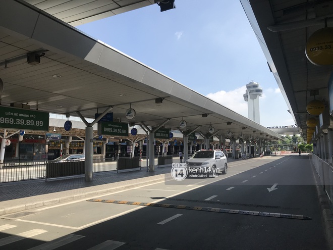Toàn cảnh đội tuyển Việt Nam về đến Sài Gòn: Thầy Park quá dễ thương, cầu thủ mlem hết cỡ còn hàng xóm bật mode “hóng” nhiệt tình - Ảnh 52. Toàn cảnh đội tuyển Việt Nam về đến Sài Gòn: Thầy Park quá dễ thương, cầu thủ mlem hết cỡ còn hàng xóm bật mode “hóng” nhiệt tình - Ảnh 52.