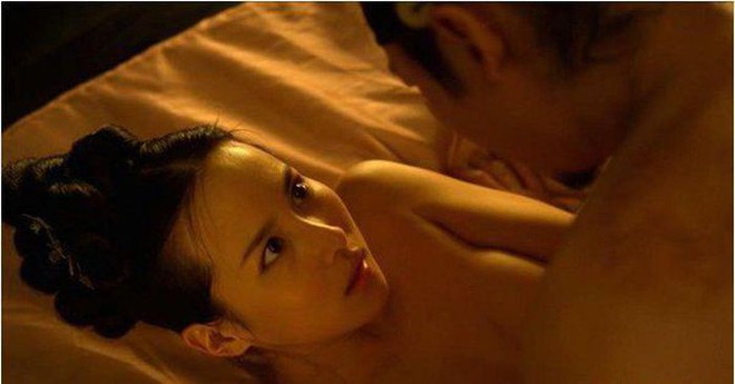 3 nữ hoàng cảnh nóng xứ Hàn: Người bị bạn trai bỏ vì khỏa thân 100%, người lên đời cả tình yêu lẫn sự nghiệp - Ảnh 9. 3 nữ hoàng cảnh nóng xứ Hàn: Người bị bạn trai bỏ vì khỏa thân 100%, người lên đời cả tình yêu lẫn sự nghiệp - Ảnh 9.