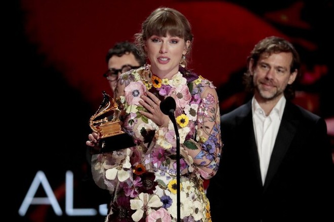 Vừa c&oacute; tin đồn Taylor Swift hợp t&aacute;c với 1 sao Kpop, fan đo&aacute;n ngay l&agrave; BLACKPINK v&igrave; bi&ecirc;n đạo ruột c&oacute; h&agrave;nh động qu&aacute; đ&aacute;ng ngờ - Ảnh 11.