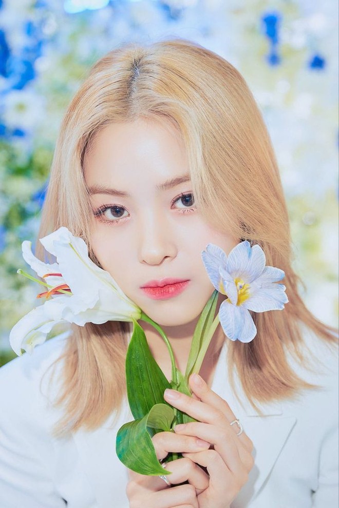 Góc ngược đời: Rõ ràng là khen visual gà cưng ITZY nhưng nhân viên JYP lại bị chỉ trích lươn lẹo? - Ảnh 6.