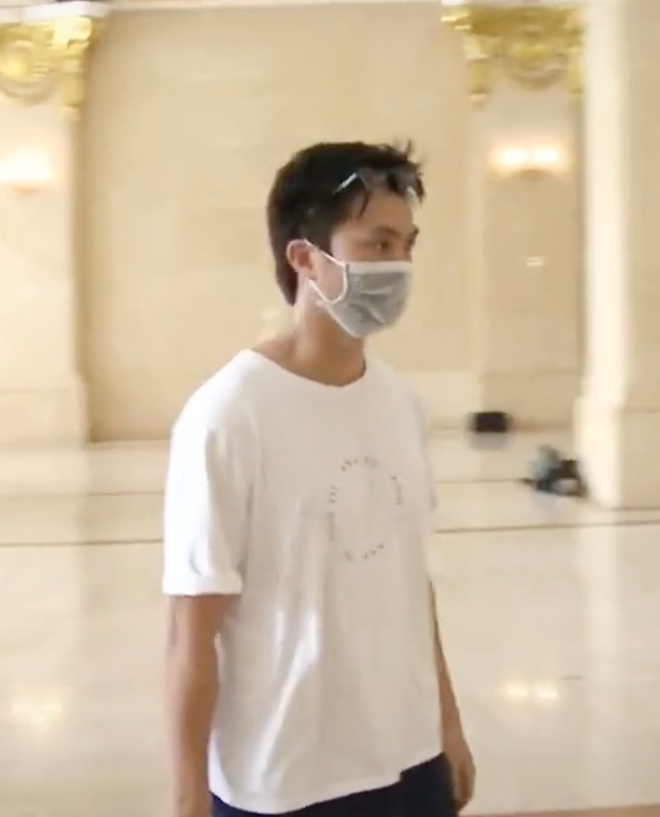 Clip chủ tịch Văn Toàn xuất hiện hệt như idol Kpop, Công Phượng đeo balo 20 triệu khi được gọi lên tuyển - Ảnh 4. Clip chủ tịch Văn Toàn xuất hiện hệt như idol Kpop, Công Phượng đeo balo 20 triệu khi được gọi lên tuyển - Ảnh 4.