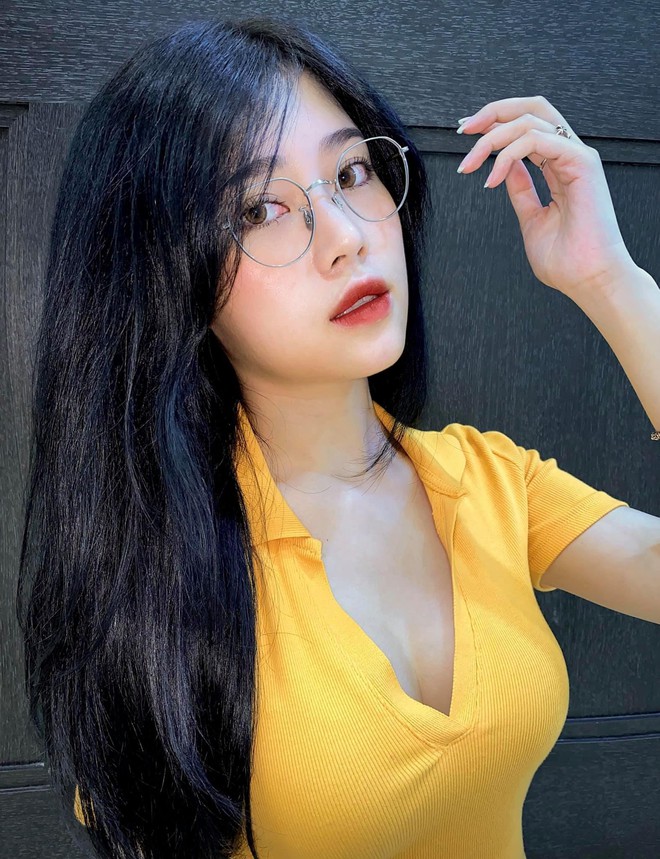 Nữ streamer Thủy Tiên bất ngờ không nói nên lời ngay trên sóng khi được một đại gia donate 100 triệu đồng - Ảnh 3.