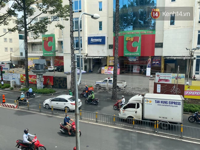 Người dân đang mua sắm thì siêu thị Big C quận 10 bất ngờ phong toả vì một ca dương tính từng đến đây - Ảnh 2. Người dân đang mua sắm thì siêu thị Big C quận 10 bất ngờ phong toả vì một ca dương tính từng đến đây - Ảnh 2.