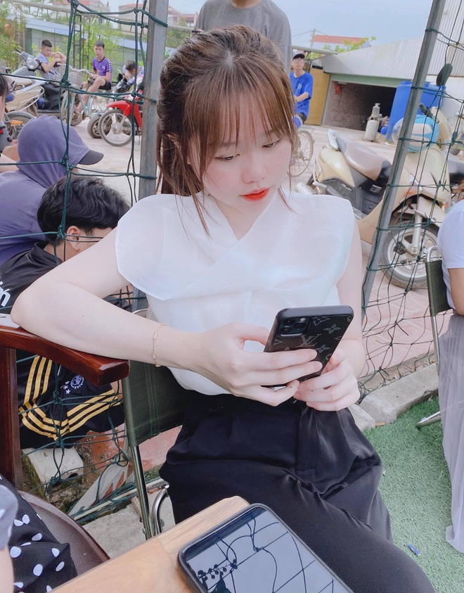 Bồ cũ Quang Hải khoe ảnh hồi bé, tự thấy mình “đen như con mắm” - hiện tại khác quá nhìn không ra - Ảnh 1. Bồ cũ Quang Hải khoe ảnh hồi bé, tự thấy mình “đen như con mắm” - hiện tại khác quá nhìn không ra - Ảnh 1.