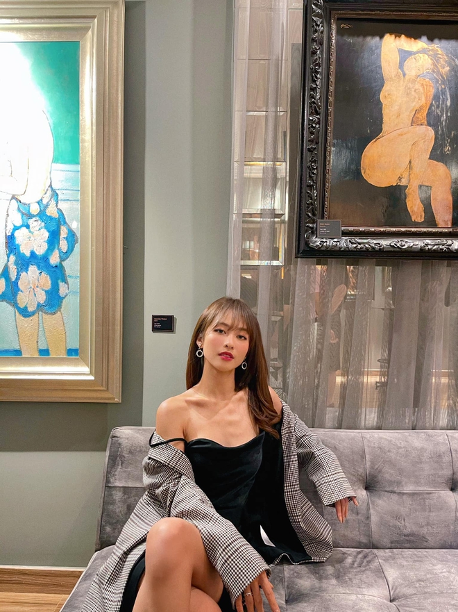 Khả Ngân gây lo lắng khi xuất hiện với gương mặt hốc hác, lộ rõ xương ức khi mặc áo khoét cổ sâu - Ảnh 3. Khả Ngân gây lo lắng khi xuất hiện với gương mặt hốc hác, lộ rõ xương ức khi mặc áo khoét cổ sâu - Ảnh 3.