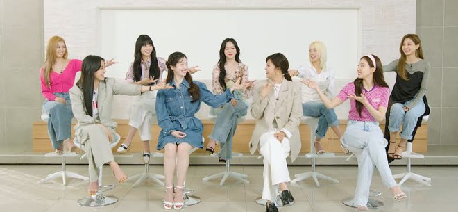 TWICE tiết lộ thành viên thuộc vũ đạo nhanh nhất, bất ngờ với người cứ làm tốt động tác nào là lên sân khấu nhảy sai - Ảnh 5.