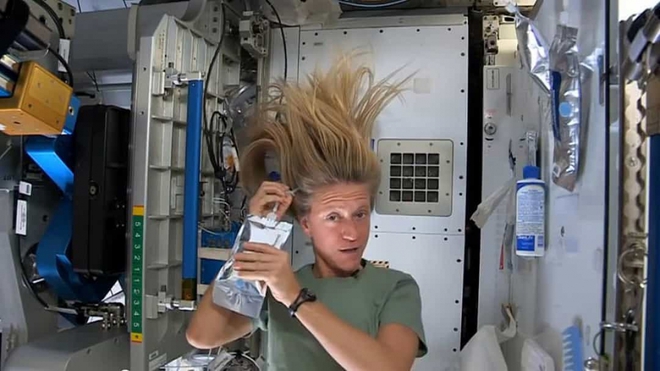 Khoảnh khắc hiếm hoi về cuộc sống của các phi hành gia trên Trạm Vũ trụ Quốc tế (ISS) - Ảnh 11.
