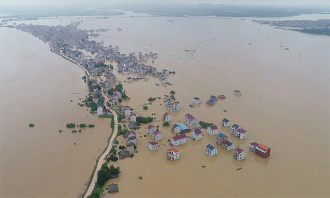Mực nước của 21 con sông ở Trung Quốc vượt mức cảnh báo lũ - Ảnh 1.
