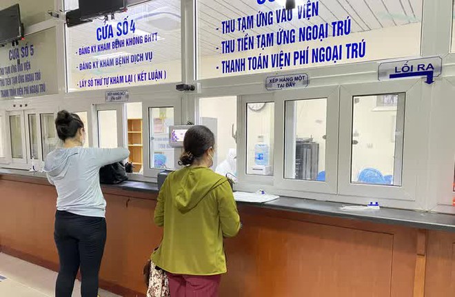 Bệnh viện K vắng vẻ trong ngày khám trở lại sau hơn 1 tháng phong toả vì Covid-19 - Ảnh 10.