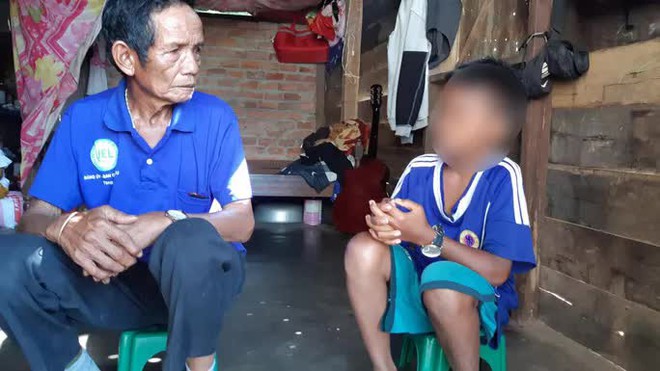 Vụ cậu học tr&ograve; ngh&egrave;o bị giữ học bạ v&igrave; kh&ocirc;ng c&oacute; tiền nộp quỹ: UBND tỉnh chỉ đạo l&agrave;m r&otilde; - Ảnh 1.