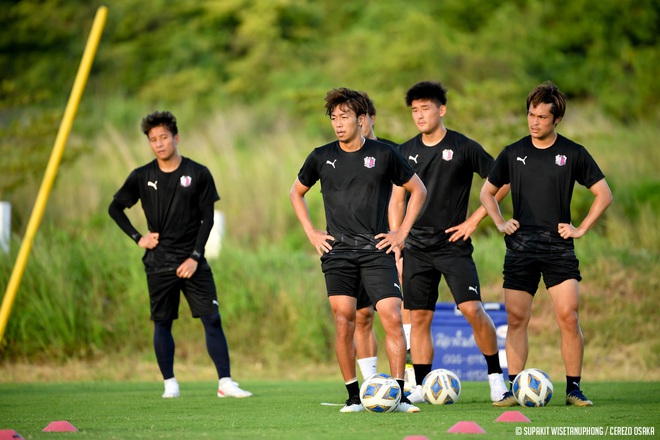 Đặng Văn Lâm tràn đầy năng lượng trong buổi tập đầu tiên tại Thái Lan chuẩn bị cho AFC Champions League 2021 - Ảnh 4.