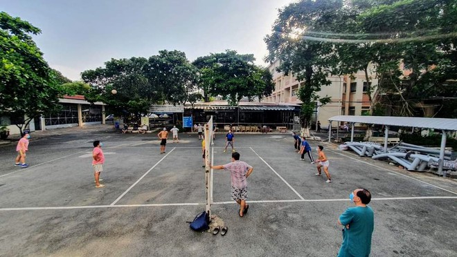 (Chùm ảnh) Bên trong bệnh viện tuyến đầu “nội bất xuất – ngoại bất nhập”  - Ảnh 6.
