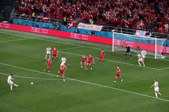 Cơn mưa bàn thắng đưa Đan Mạch vượt qua hiểm nghèo, hú vía vào vòng 1/8 Euro 2020: Xuất hiện ứng viên Pha làm bàn đẹp nhất giải đấu - Ảnh 10.