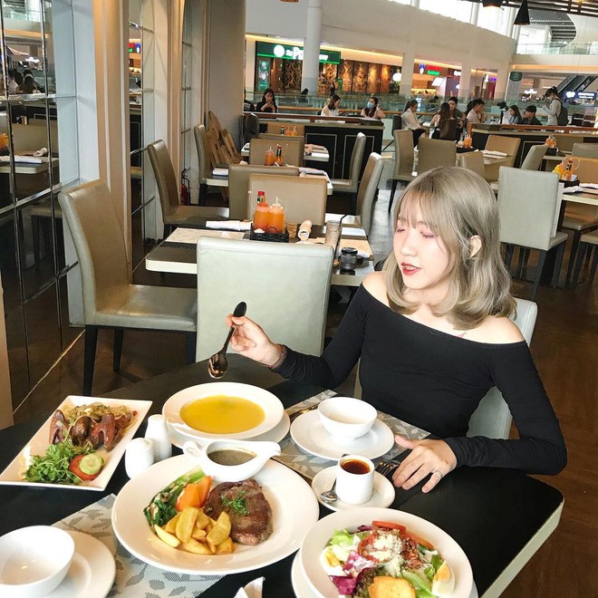 Cô gái đang bị dân mạng "ném đá" tơi tả hoá ra là một food blogger nổi tiếng, công việc cũng bị vạ lây sau phát ngôn kém duyên? - Ảnh 3. Cô gái đang bị dân mạng "ném đá" tơi tả hoá ra là một food blogger nổi tiếng, công việc cũng bị vạ lây sau phát ngôn kém duyên? - Ảnh 3.