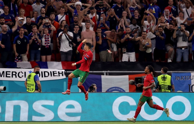Ronaldo lập cú đúp, Bồ Đào Nha vượt qua những phút giây sợ hãi trước Pháp để tiến vào vòng knock-out - Ảnh 5.