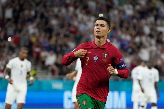 Ronaldo bị chấm số điểm cực thấp bất chấp tỏa sáng với cú đúp vào lưới tuyển Pháp - Ảnh 1.
