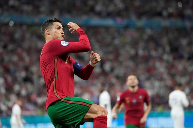 Ronaldo phá liên tiếp 2 kỷ lục vĩ đại nhất cấp đội tuyển quốc gia - Ảnh 3.