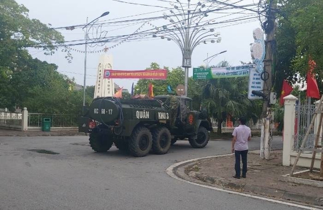 Dịch Covid-19 ngày 25/6: Thêm 79 ca mắc mới; Hàng loạt cán bộ Bình Thuận phải cách ly tập trung vì dự lễ khai giảng chung với F0 - Ảnh 1.