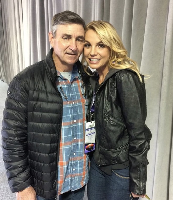 Phi&ecirc;n to&agrave; của Britney Spears diễn ra online qua Zoom, gặp lỗi kĩ thuật nhưng c&ocirc; khẳng kh&aacute;i y&ecirc;u cầu 1 điều như dằn mặt c&aacute;nh b&aacute;o ch&iacute; - Ảnh 3.