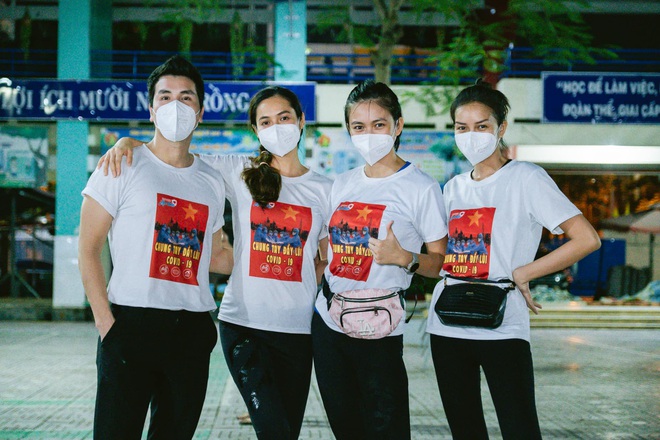 Mai Phương Thuý, H’Hen Niê cùng dàn hậu Vbiz hoá “chiến sĩ” tiếp sức mùa dịch Covid-19: Nghĩa cử cao đẹp cần được lan toả! - Ảnh 15.