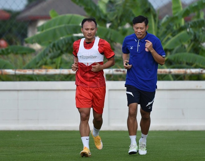 Quế Ngọc Hải v&agrave; Trọng Ho&agrave;ng chấn thương - Ảnh 1.